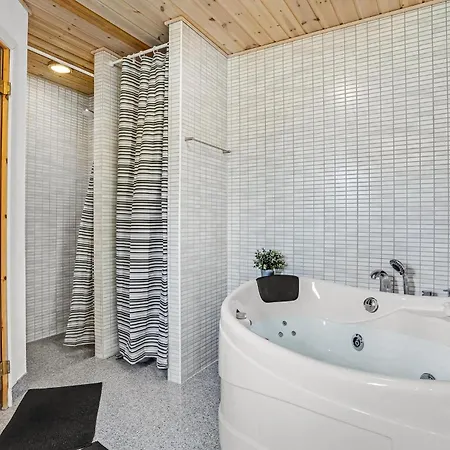 Awesome Home In Ebeltoft With Sauna *