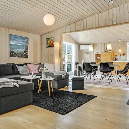 펜션 Awesome Home In Ebeltoft With Sauna *