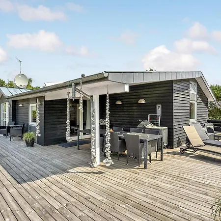Awesome Home In Ebeltoft With Sauna 에벨토프트