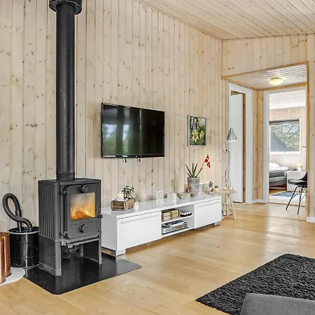 Awesome Home In Ebeltoft With Sauna 펜션