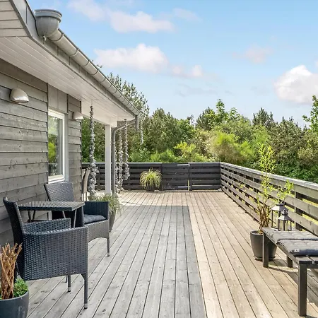 Awesome Home In Ebeltoft With Sauna 펜션 *