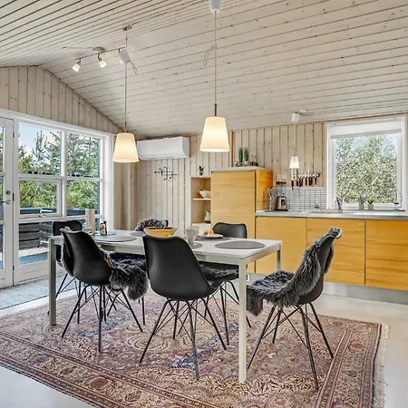 펜션 Awesome Home In Ebeltoft With Sauna *